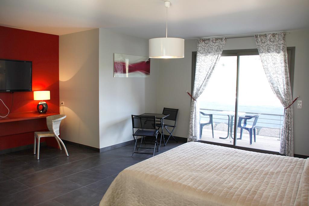 Logis Hotels - Hotel Et Restaurant Le Relais Des Garrigues Grisolles  Buitenkant foto