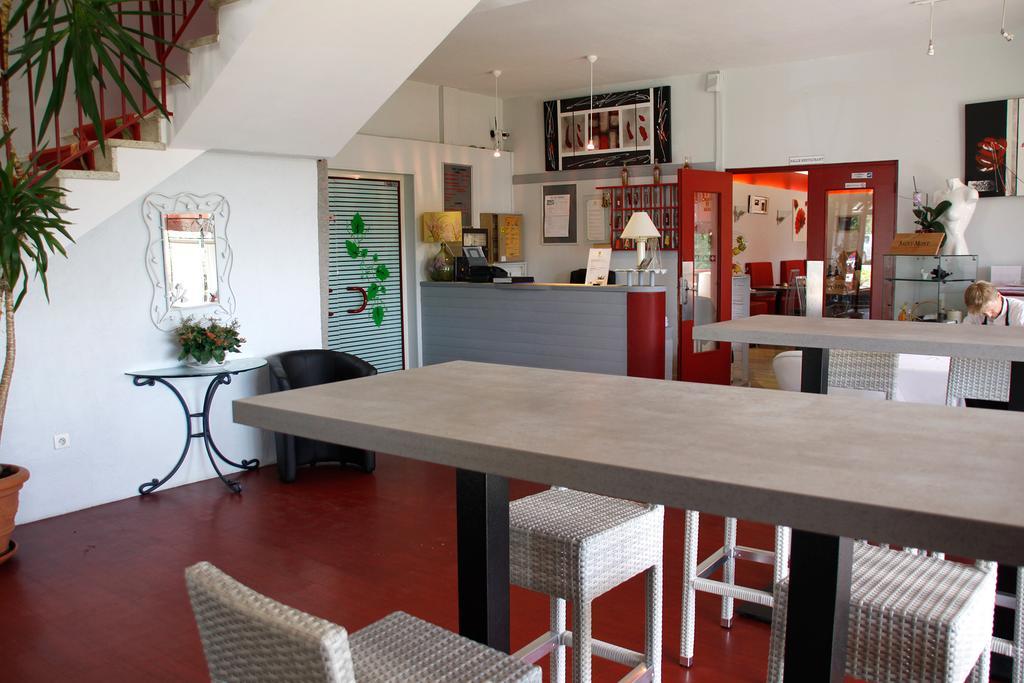 Logis Hotels - Hotel Et Restaurant Le Relais Des Garrigues Grisolles  Kamer foto