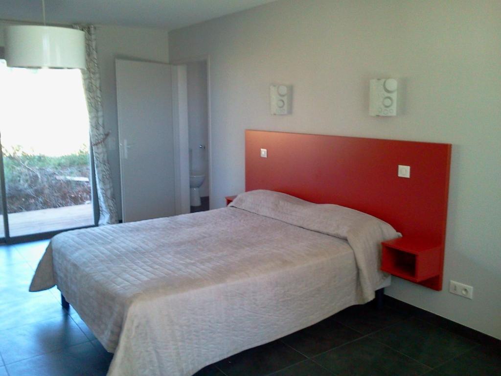 Logis Hotels - Hotel Et Restaurant Le Relais Des Garrigues Grisolles  Kamer foto
