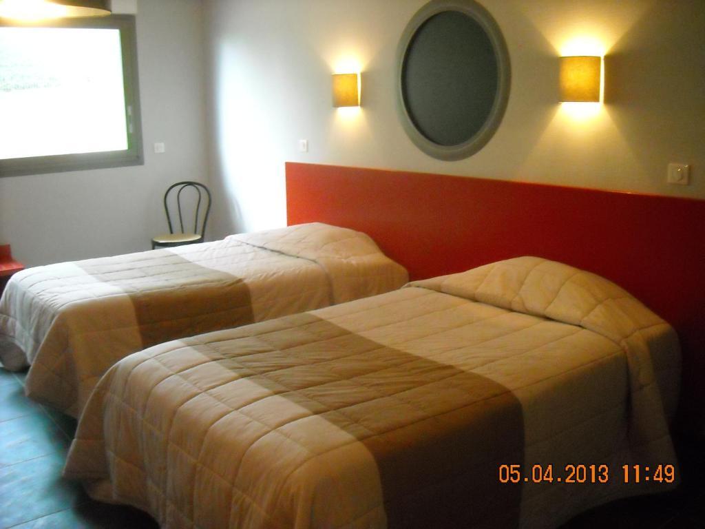 Logis Hotels - Hotel Et Restaurant Le Relais Des Garrigues Grisolles  Kamer foto